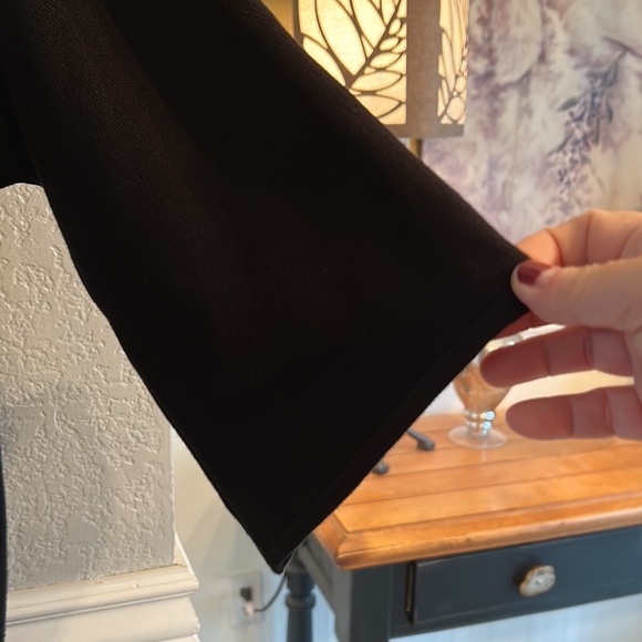 Brand - JM Collection black 3/4 in sleeves with a bell flair with jeweled brooch - Picture 10 of 16